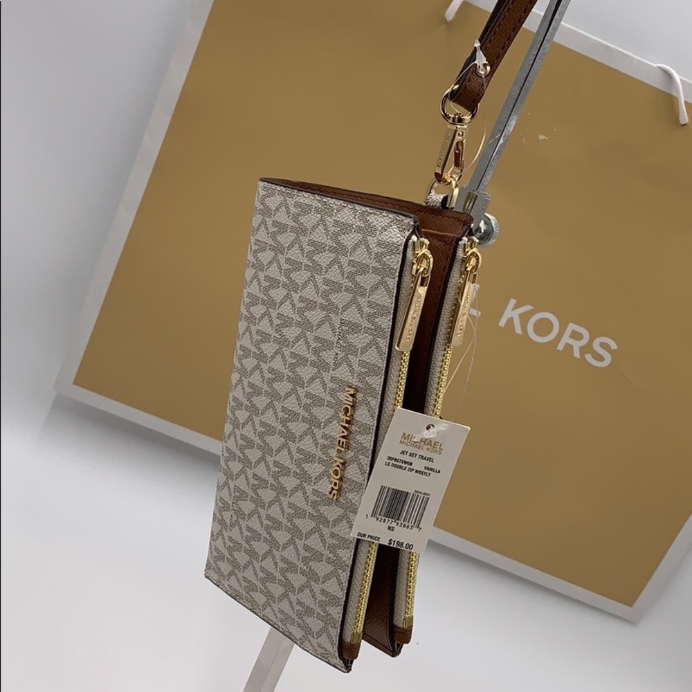 MICHAEL KORS LG DOUBLE ZIP WRISTLET VANILLA - Picture 12 of 16